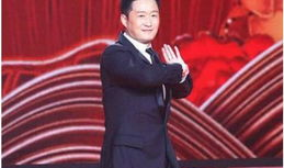 吴京和成龙春晚背景,硬核对决演绎中国功夫传奇